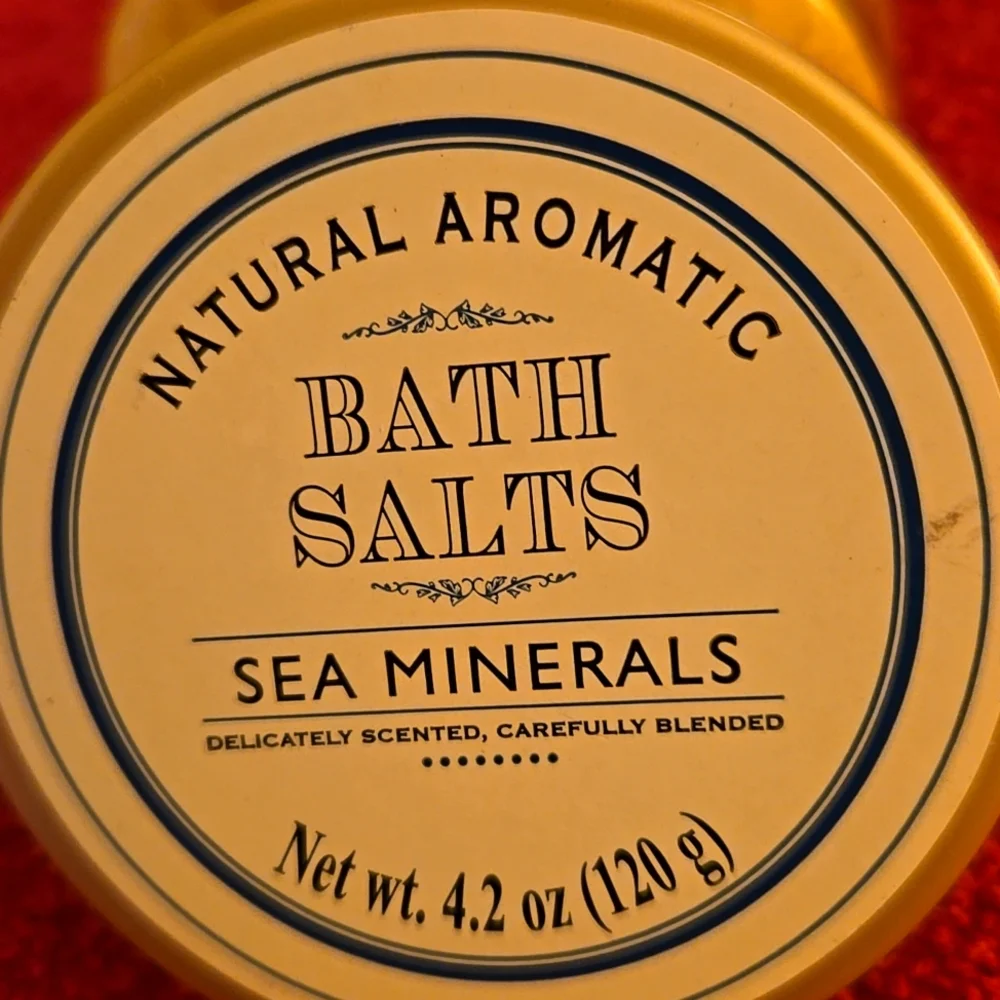 Bath Salts, Spa Gloves and Sponge Set